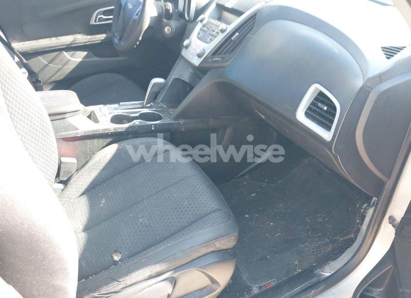 Photo 5 of 2015 Chevrolet Equinox LS (VIN 1GNALAEKXFZ142069)