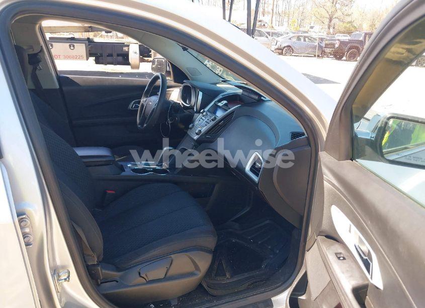 Photo 5 of 2013 Chevrolet Equinox LS (VIN 1GNALBEK2DZ107139)