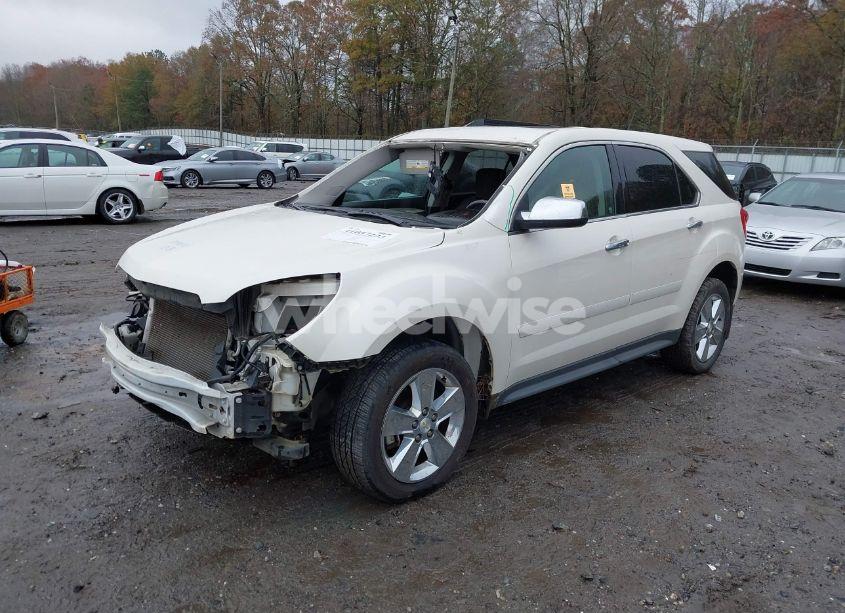 Photo 2 of 2015 Chevrolet Equinox 1LT (VIN 1GNALBEK4FZ131977)