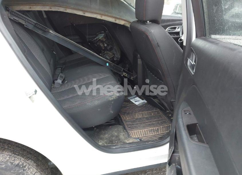 Photo 8 of 2015 Chevrolet Equinox 1LT (VIN 1GNALBEK4FZ131977)