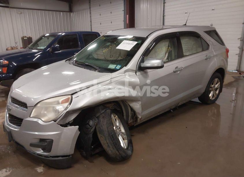 Photo 2 of 2013 Chevrolet Equinox LS (VIN 1GNALBEK5DZ106552)