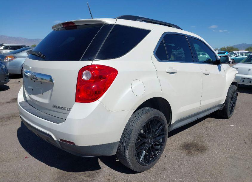 Photo 4 of 2015 Chevrolet Equinox 1LT (VIN 1GNALBEK5FZ121846)