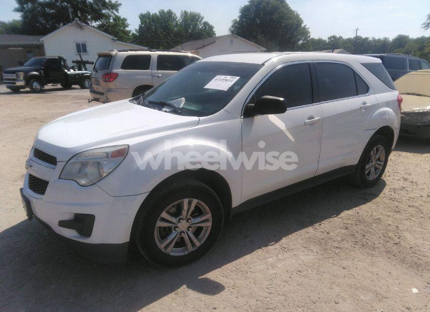 Photo 2 of 2013 Chevrolet Equinox LS (VIN 1GNALBEK6DZ104356)
