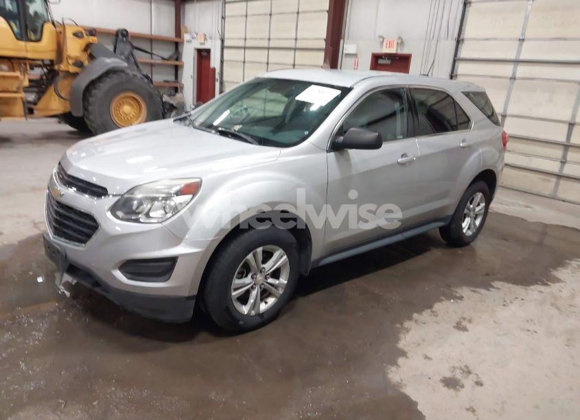 Photo 2 of 2016 Chevrolet Equinox LS (VIN 1GNALBEK6GZ101882)