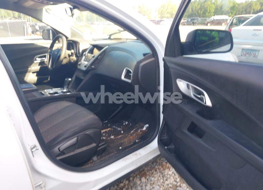 Photo 5 of 2016 Chevrolet Equinox LS (VIN 1GNALBEK7GZ102782)