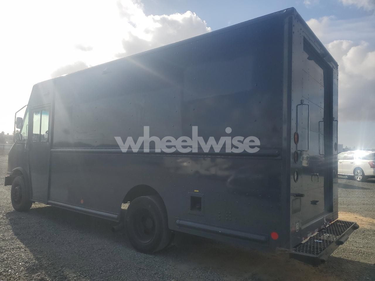 Photo 2 of 2020 FORD F59 (VIN 1GNALCEK2GZ106549)