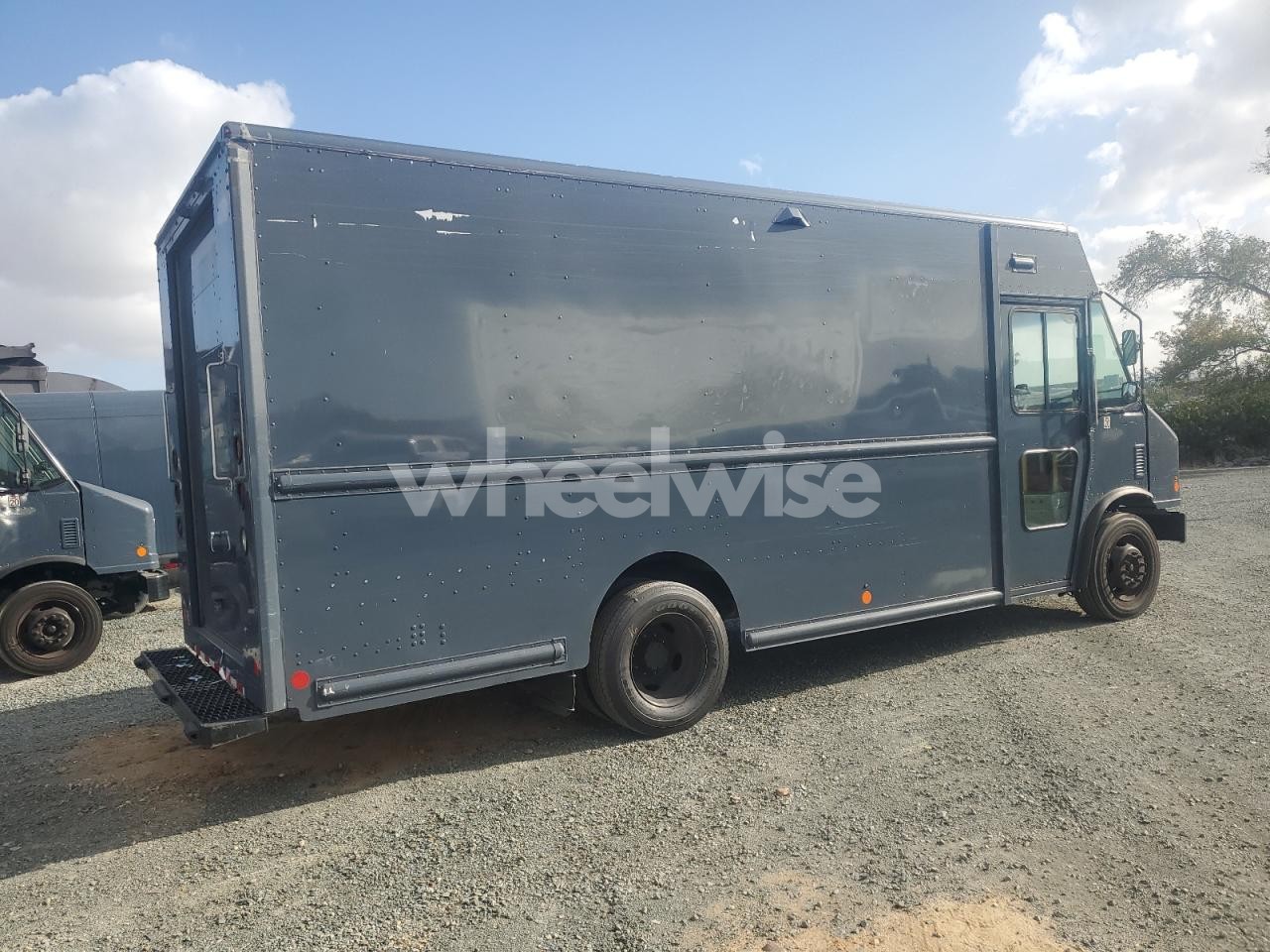 Photo 3 of 2020 FORD F59 (VIN 1GNALCEK2GZ106549)