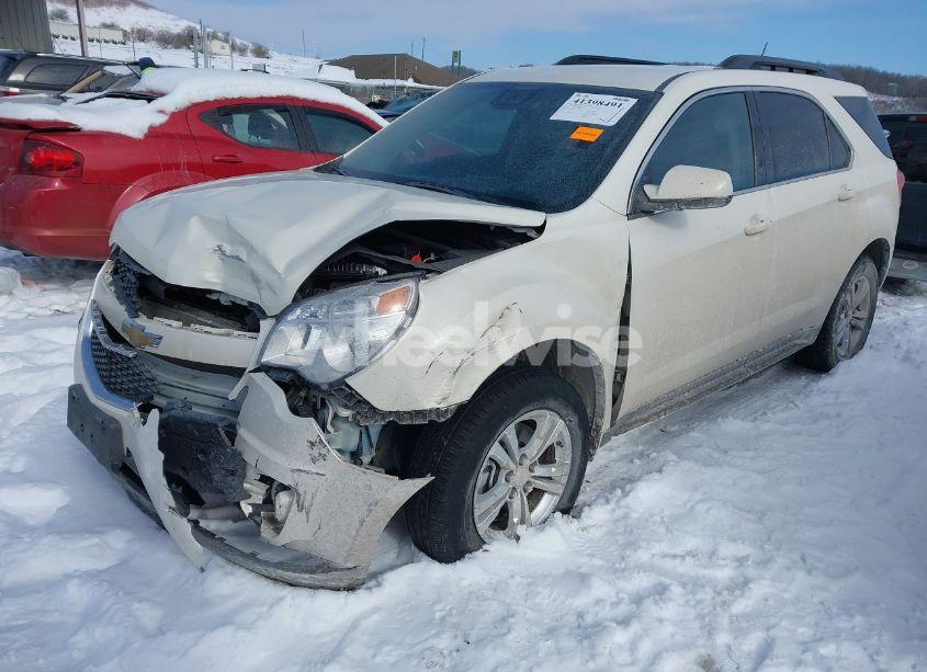 Photo 2 of 2015 Chevrolet Equinox 2LT (VIN 1GNALCEK6FZ136698)