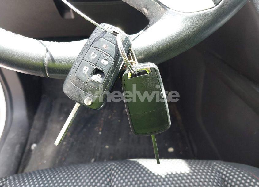 Photo 11 of 2015 Chevrolet Equinox 2LT (VIN 1GNALCEKXFZ136364)