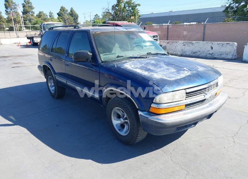 1999 Chevrolet Blazer LS (VIN 1GNCS13W0X2125101) main photo