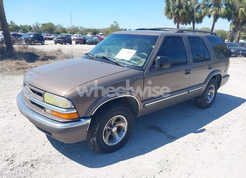 Photo 2 of 2000 Chevrolet Blazer (VIN 1GNCS13W0Y2244381)
