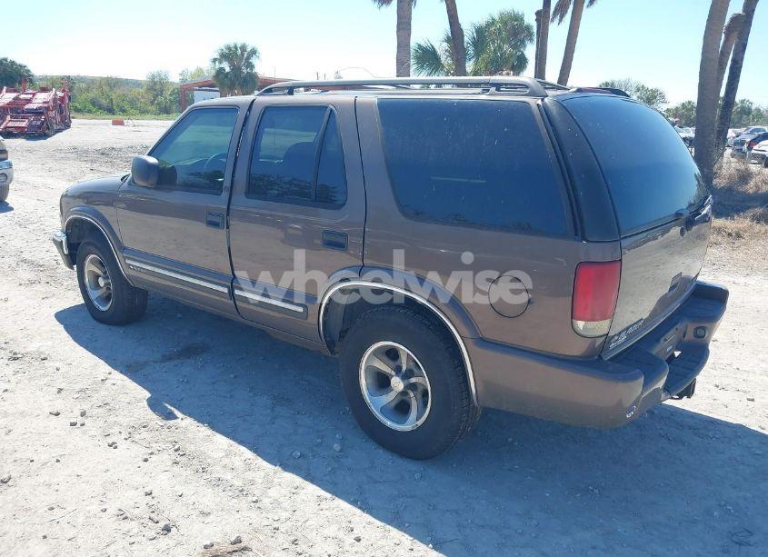 Photo 3 of 2000 Chevrolet Blazer (VIN 1GNCS13W0Y2244381)