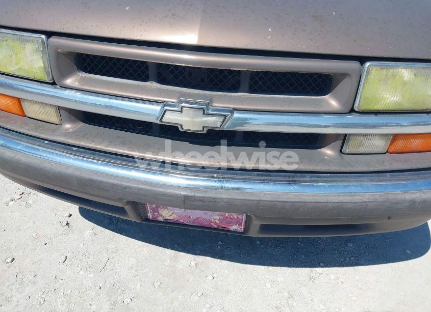 Photo 6 of 2000 Chevrolet Blazer (VIN 1GNCS13W0Y2244381)