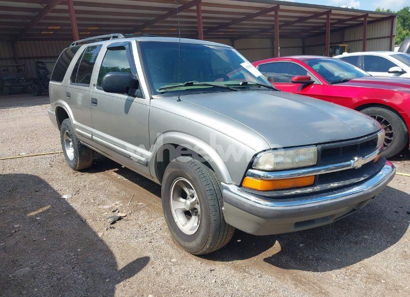 2001 Chevrolet Blazer LS (VIN 1GNCS13W112118178) main photo