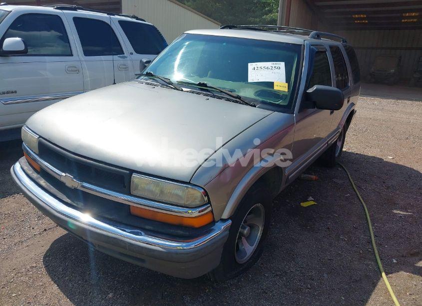 Photo 2 of 2001 Chevrolet Blazer LS (VIN 1GNCS13W112118178)