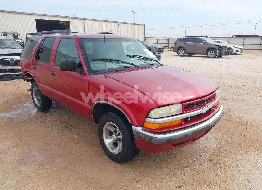 2001 Chevrolet Blazer LT (VIN 1GNCS13W112137572) main photo