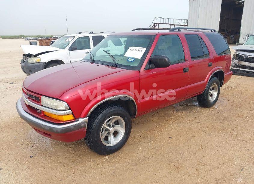 Photo 2 of 2001 Chevrolet Blazer LT (VIN 1GNCS13W112137572)