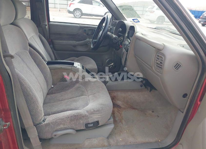 Photo 5 of 2001 Chevrolet Blazer LT (VIN 1GNCS13W112137572)