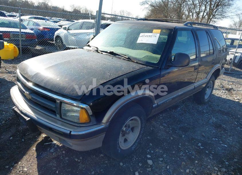 Photo 2 of 1997 Chevrolet Blazer LT (VIN 1GNCS13W1V2136105)