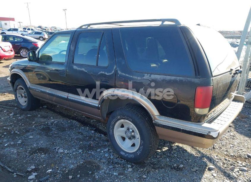 Photo 3 of 1997 Chevrolet Blazer LT (VIN 1GNCS13W1V2136105)