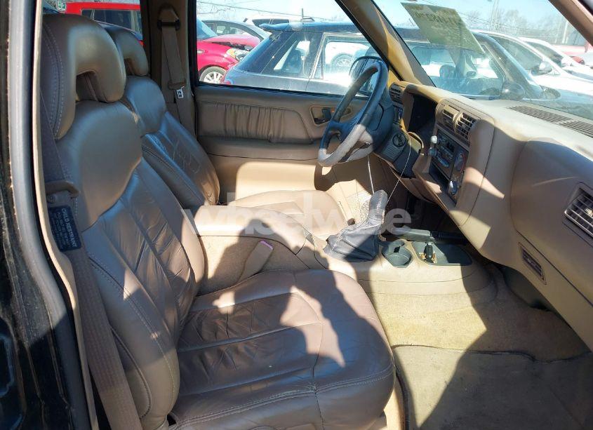 Photo 5 of 1997 Chevrolet Blazer LT (VIN 1GNCS13W1V2136105)