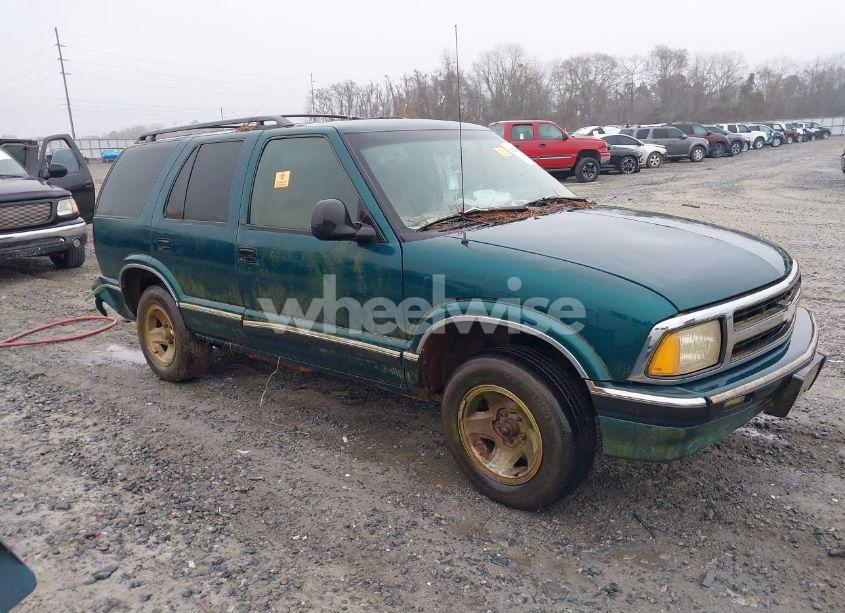 1997 Chevrolet Blazer LS (VIN 1GNCS13W1V2261394) main photo