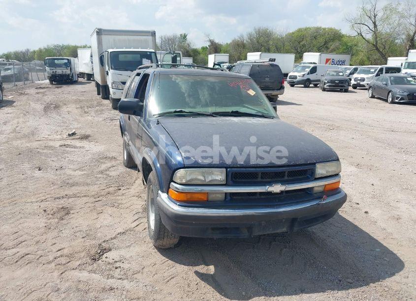 1999 Chevrolet Blazer LT (VIN 1GNCS13W1X2120019) main photo