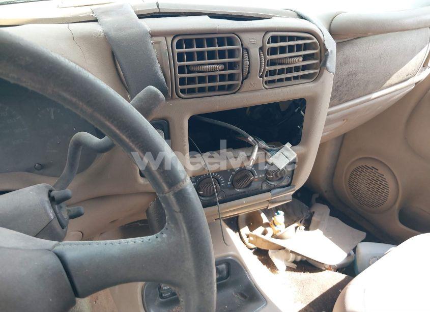 Photo 12 of 1999 Chevrolet Blazer LT (VIN 1GNCS13W1X2120019)