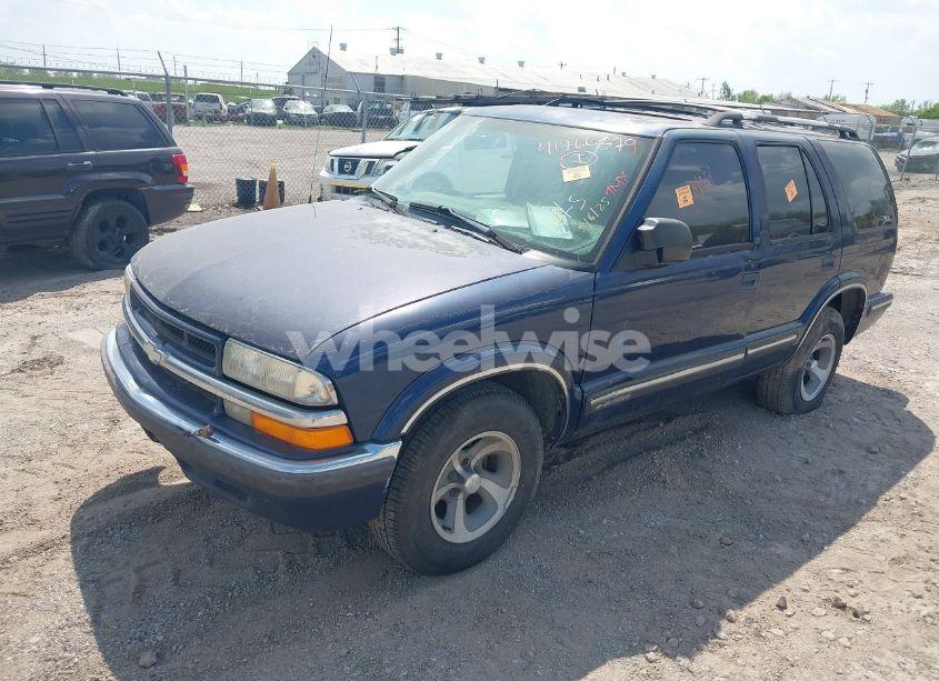 Photo 2 of 1999 Chevrolet Blazer LT (VIN 1GNCS13W1X2120019)