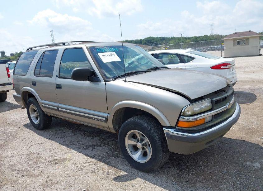 2001 Chevrolet Blazer LS (VIN 1GNCS13W212131103) main photo