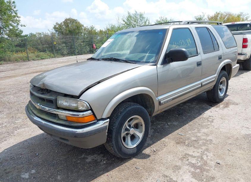 Photo 2 of 2001 Chevrolet Blazer LS (VIN 1GNCS13W212131103)