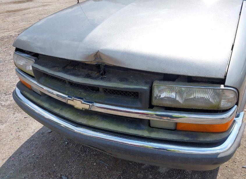 Photo 6 of 2001 Chevrolet Blazer LS (VIN 1GNCS13W212131103)