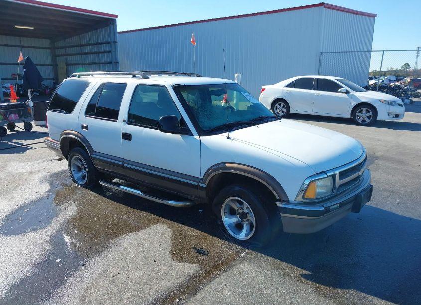 1997 Chevrolet Blazer LS (VIN 1GNCS13W2V2134153) main photo