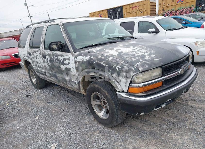 2000 Chevrolet Blazer LS (VIN 1GNCS13W2YK255897) main photo