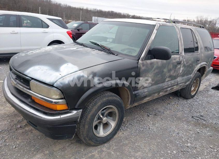 Photo 2 of 2000 Chevrolet Blazer LS (VIN 1GNCS13W2YK255897)