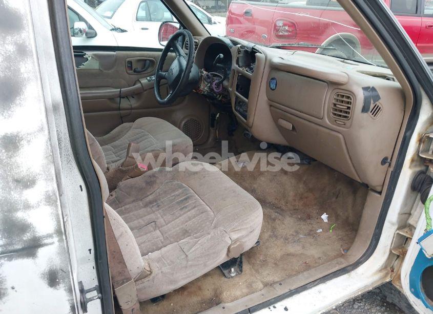 Photo 5 of 2000 Chevrolet Blazer LS (VIN 1GNCS13W2YK255897)