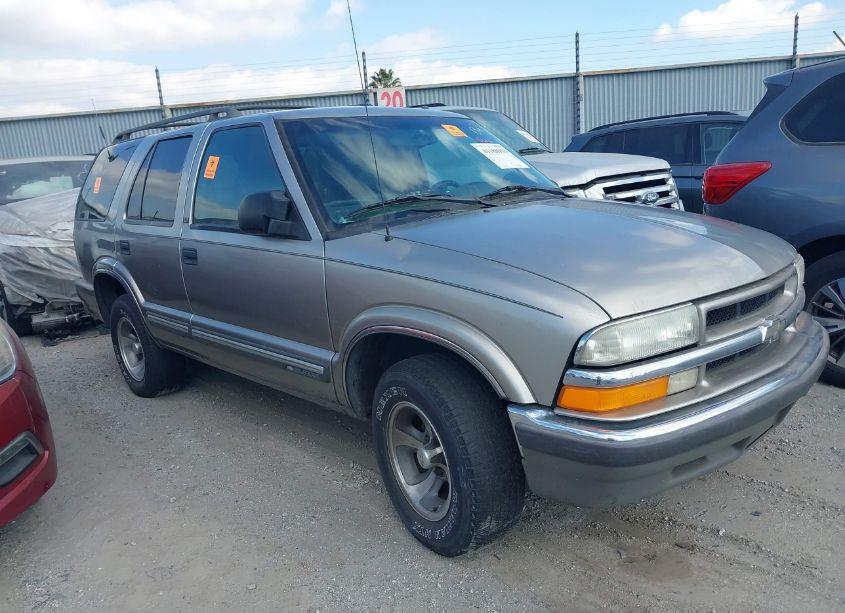 2001 Chevrolet Blazer LT (VIN 1GNCS13W312125925) main photo
