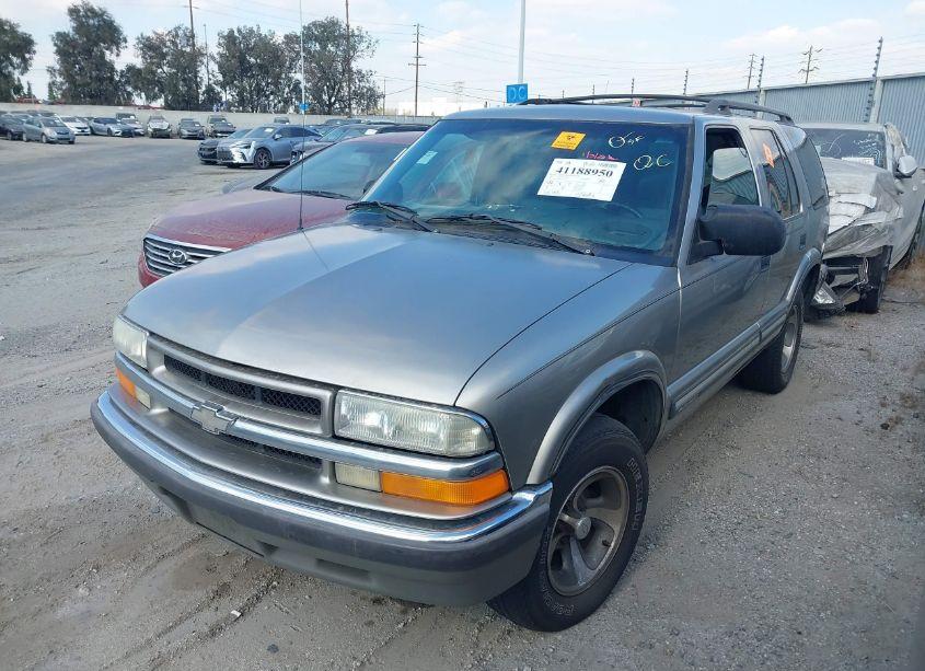 Photo 2 of 2001 Chevrolet Blazer LT (VIN 1GNCS13W312125925)