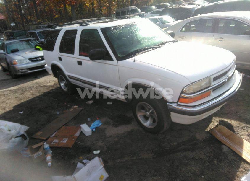 2001 Chevrolet Blazer LT (VIN 1GNCS13W412220736) main photo