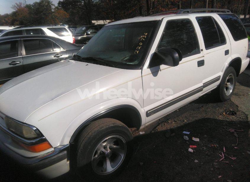Photo 2 of 2001 Chevrolet Blazer LT (VIN 1GNCS13W412220736)