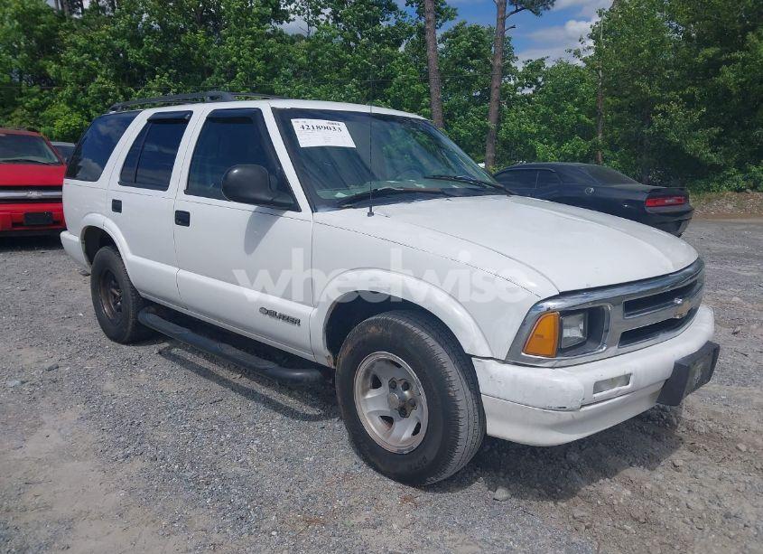 1997 Chevrolet Blazer LS (VIN 1GNCS13W4V2255783) main photo