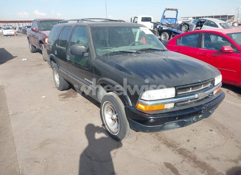 2002 Chevrolet Blazer LS (VIN 1GNCS13W52K193385) main photo