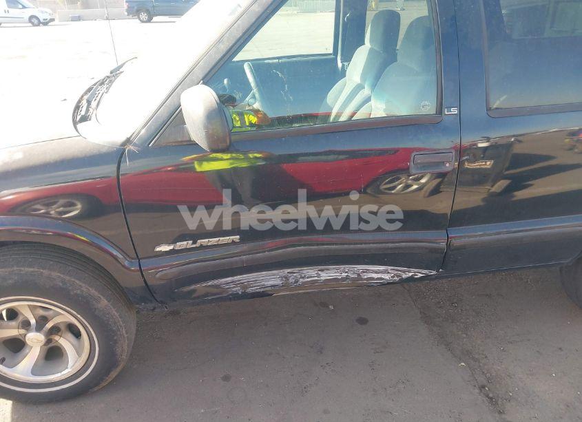 Photo 6 of 2002 Chevrolet Blazer LS (VIN 1GNCS13W52K193385)