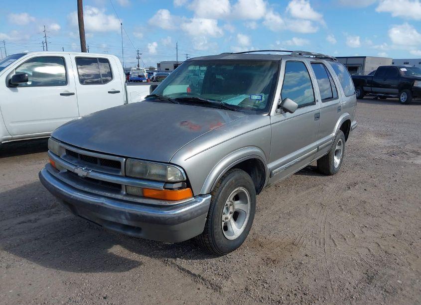 Photo 2 of 1999 Chevrolet Blazer LT (VIN 1GNCS13W5X2121156)