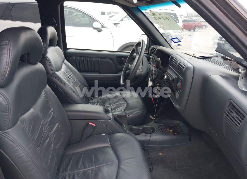 Photo 5 of 1996 Chevrolet Blazer (VIN 1GNCS13W6T2179271)