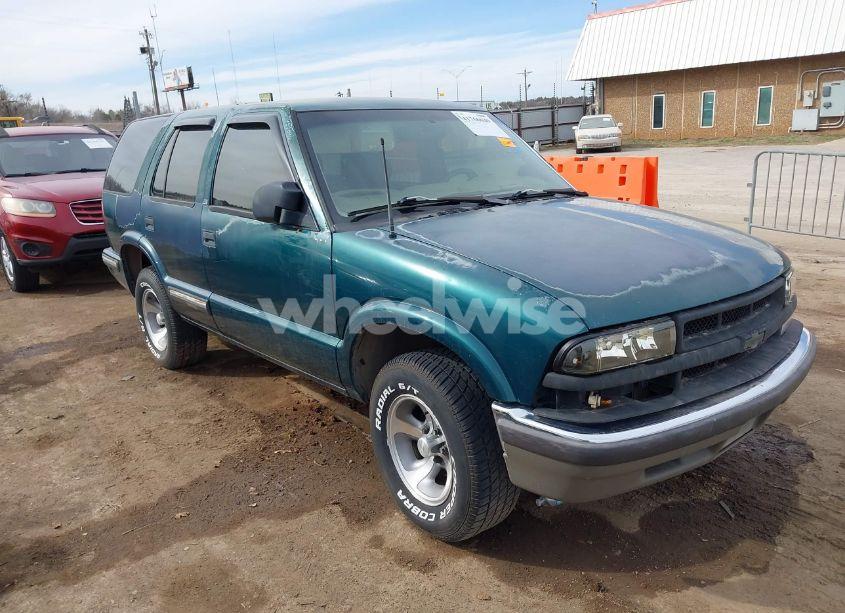 1998 Chevrolet Blazer LS (VIN 1GNCS13W6W2222740) main photo