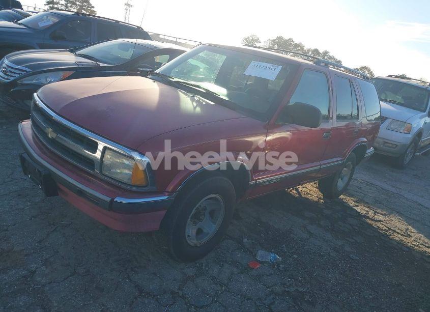 Photo 2 of 1995 Chevrolet Blazer (VIN 1GNCS13W7S2243767)