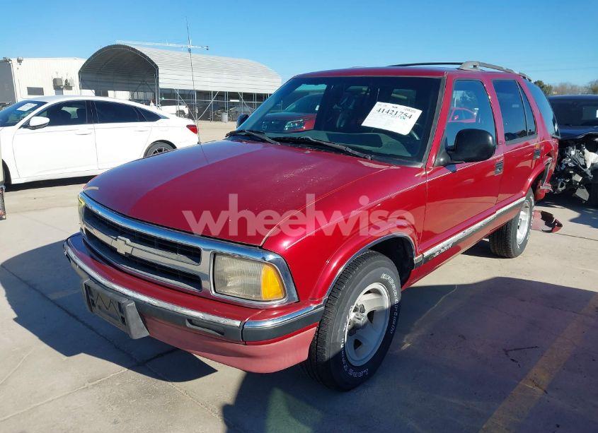 Photo 2 of 1996 Chevrolet Blazer (VIN 1GNCS13W7T2219261)