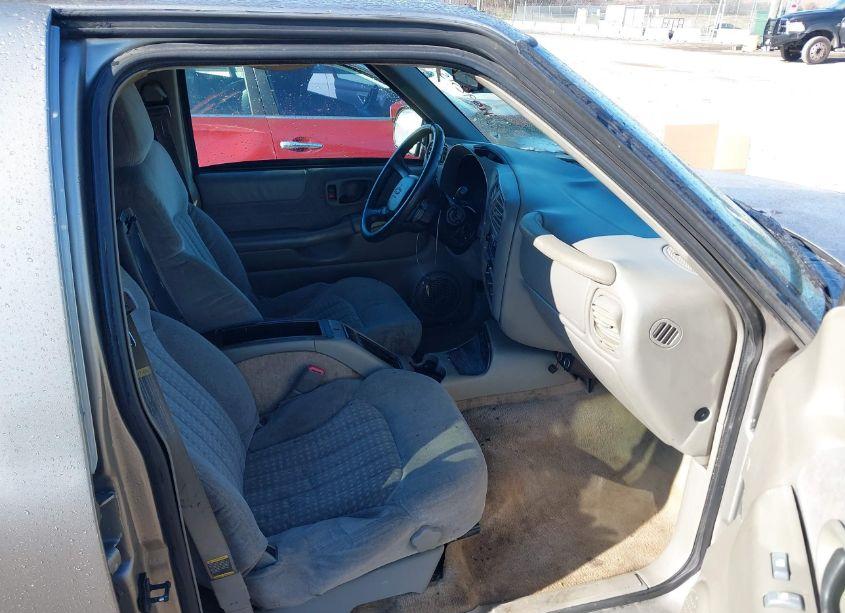 Photo 5 of 1999 Chevrolet Blazer LS (VIN 1GNCS13W7X2103046)