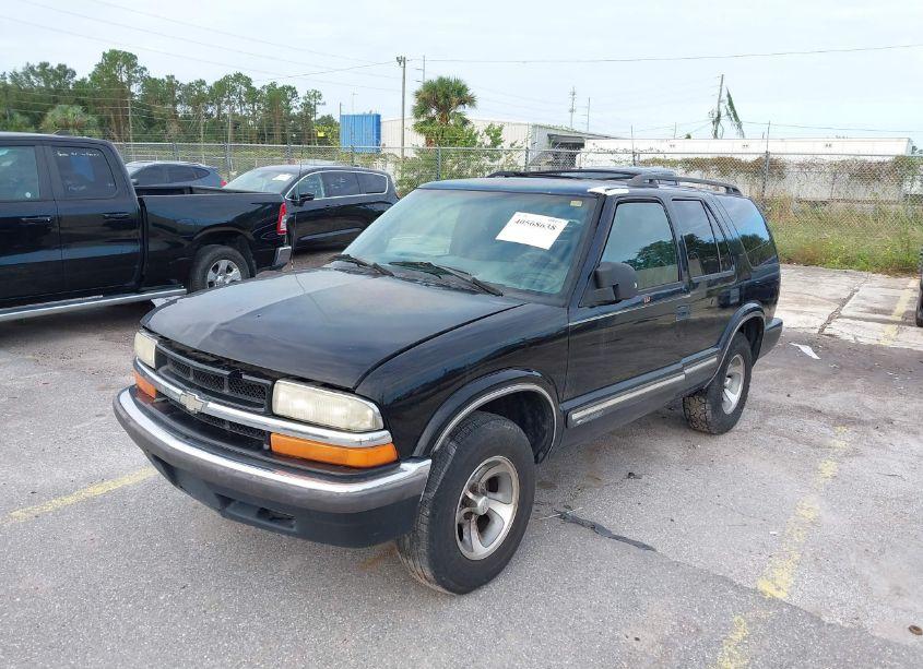 Photo 2 of 2001 Chevrolet Blazer LT (VIN 1GNCS13W812125497)